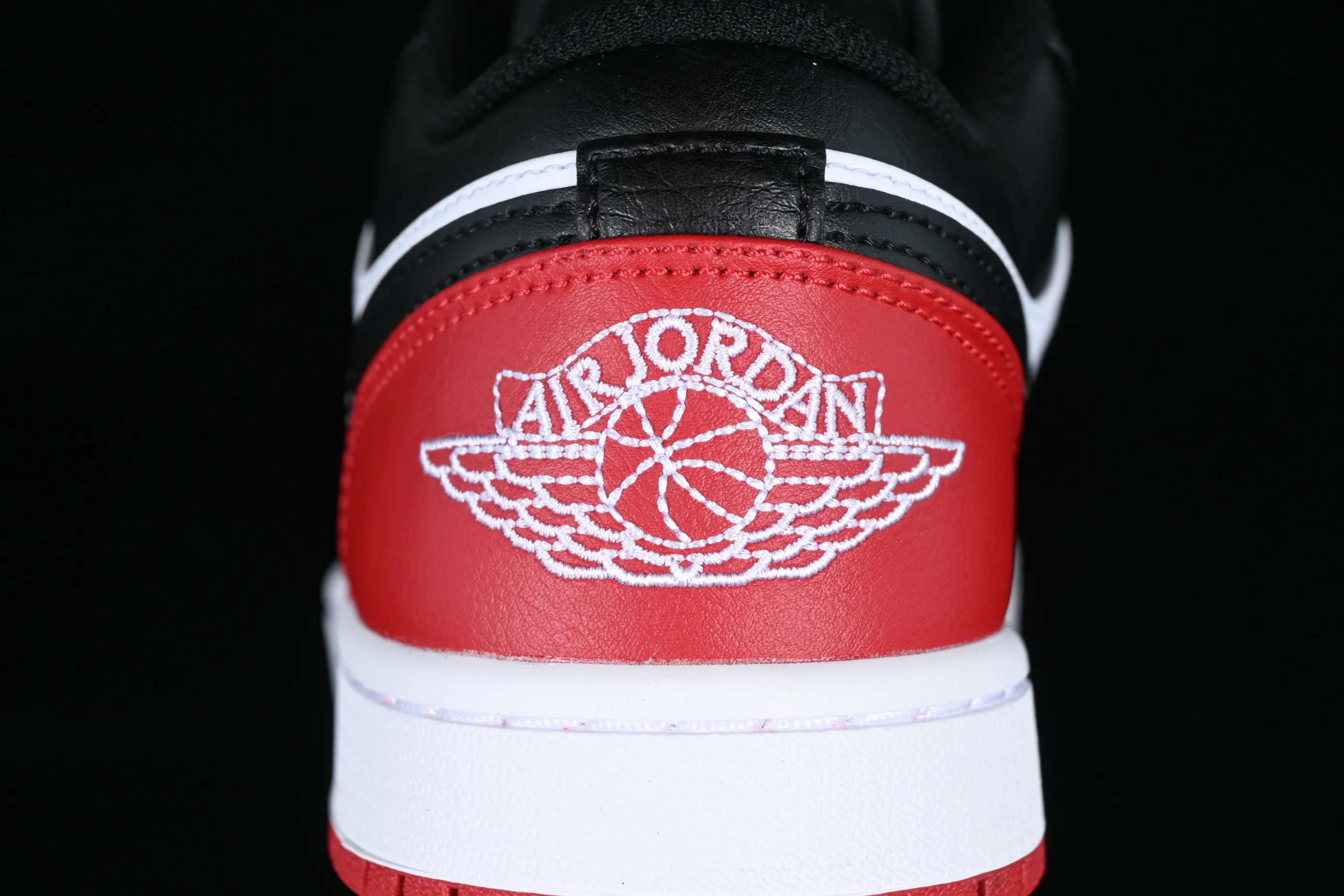 All categories Air Jordan Jordan series basketball shoes Air Jordan 1 Low G version pure original Air Jordan 1 Low SE "Bred Toe" AJ1 Joe 1 black and red low-top cultural casual sneakers 553558-161